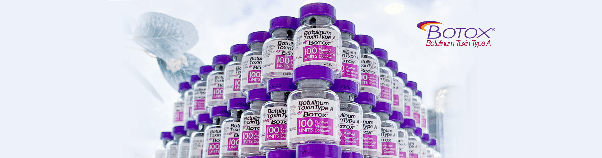 Botox 藥瓶堆疊，顯示肉毒桿菌毒素類型A的100單位，適用於美容療程，幫助減少皺紋及改善肌膚質感。
